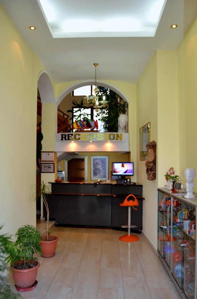 Kruja Hotel تيرانا المظهر الخارجي الصورة